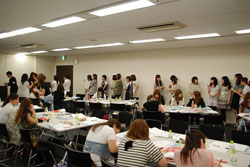 ゲスト講師との名刺交換