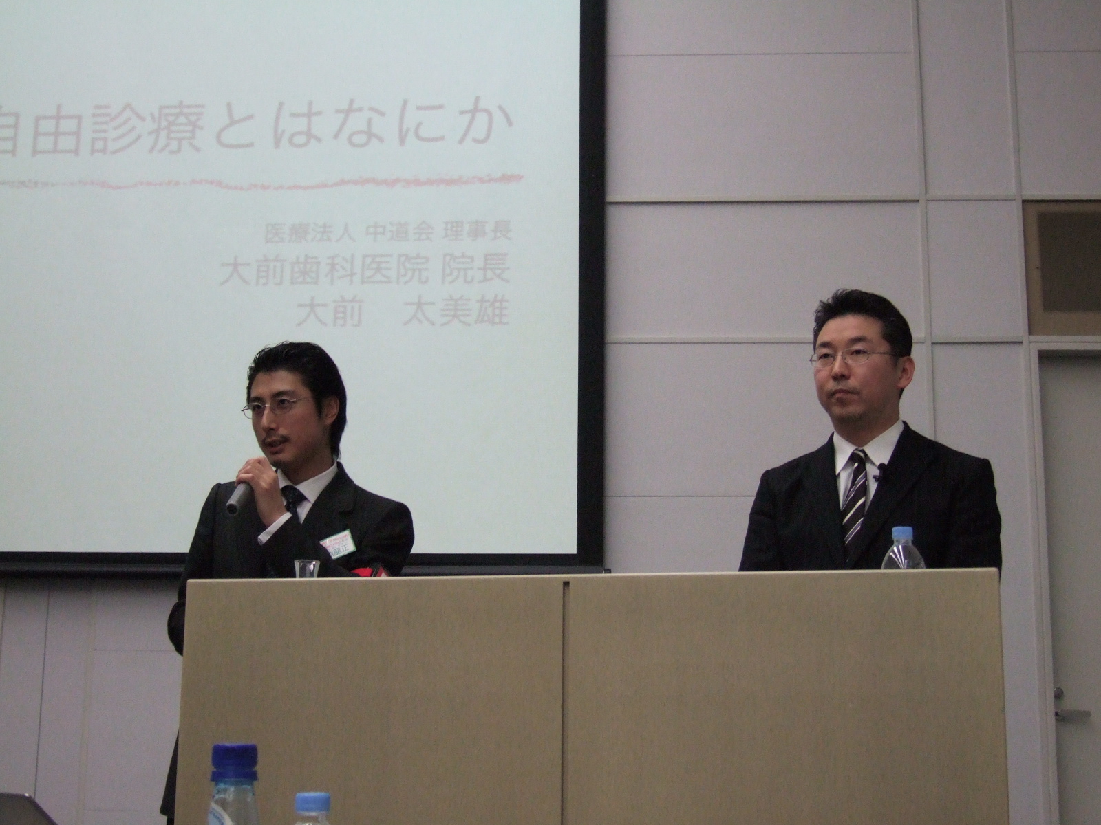 これだけの会場に120名がびっしり入ると、雰囲気が違いますね。